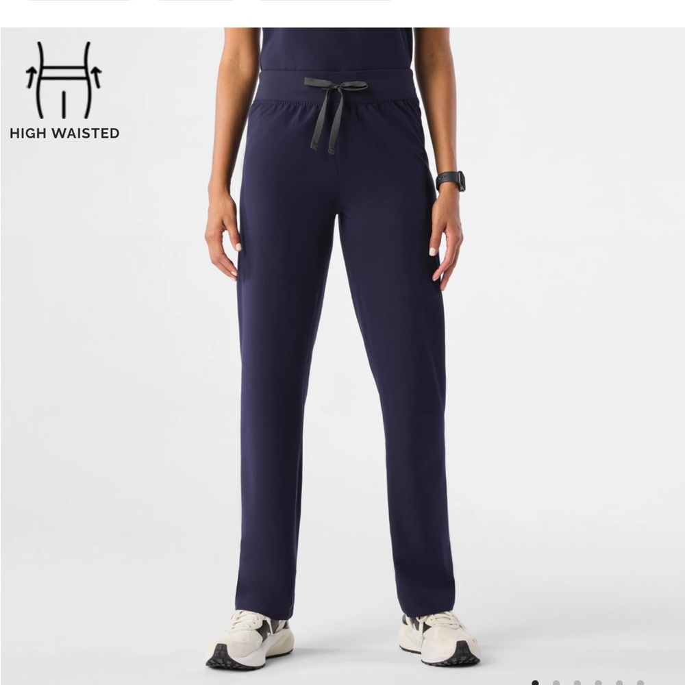 Figs women's Navy Livingston™ High Waisted - Basic Scrub Pants - XS / Navy
XS